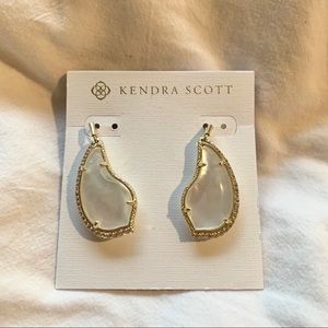 NWT KENDRA SCOTT DANGLE EARRINGS
